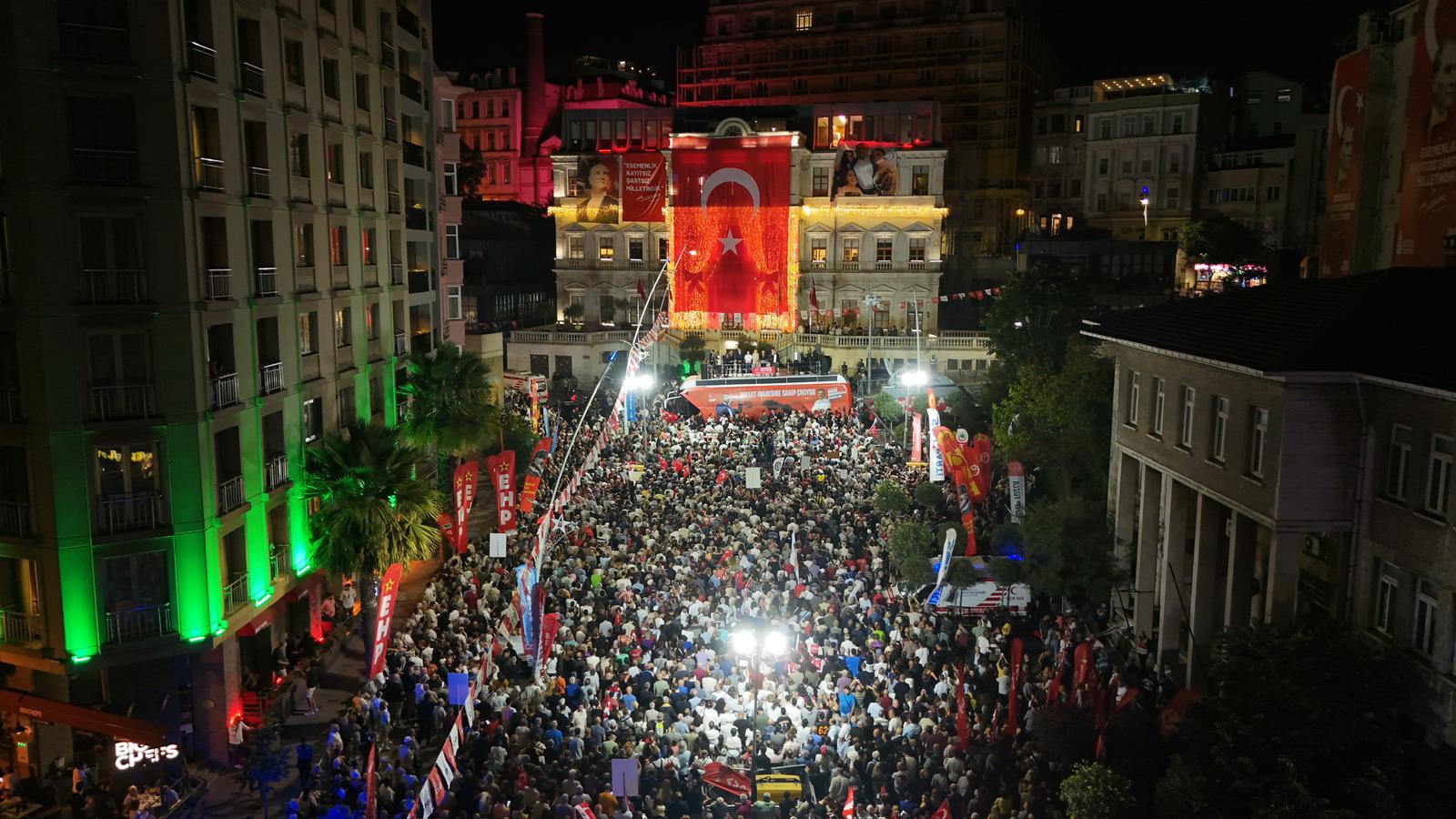 “Makamlar geçici, haysiyet kalıcıdır”